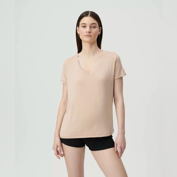 Audrey V-Neck T-shirt. - Picture 2 of 5